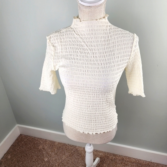 Le Lis Women’s Smocked Stretch Short Sleeve Top Off White Size Medium NWT - Picture 1 of 12